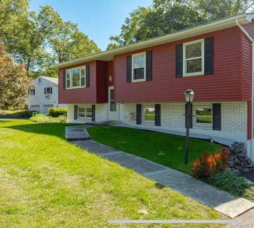 $450,000 | 8 Albie Drive, Hyde Park, NY 12538