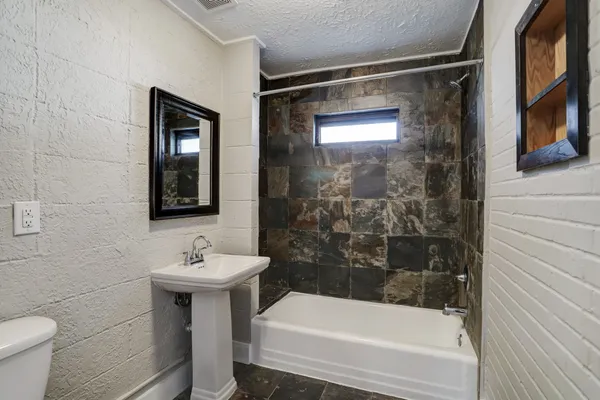 $1,250 | 1501 Hyde Park Boulevard, Unit 7, Houston, TX 77006