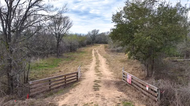 $2,100,000 | 256 Greasy Bend Road, Smithville, TX 78957