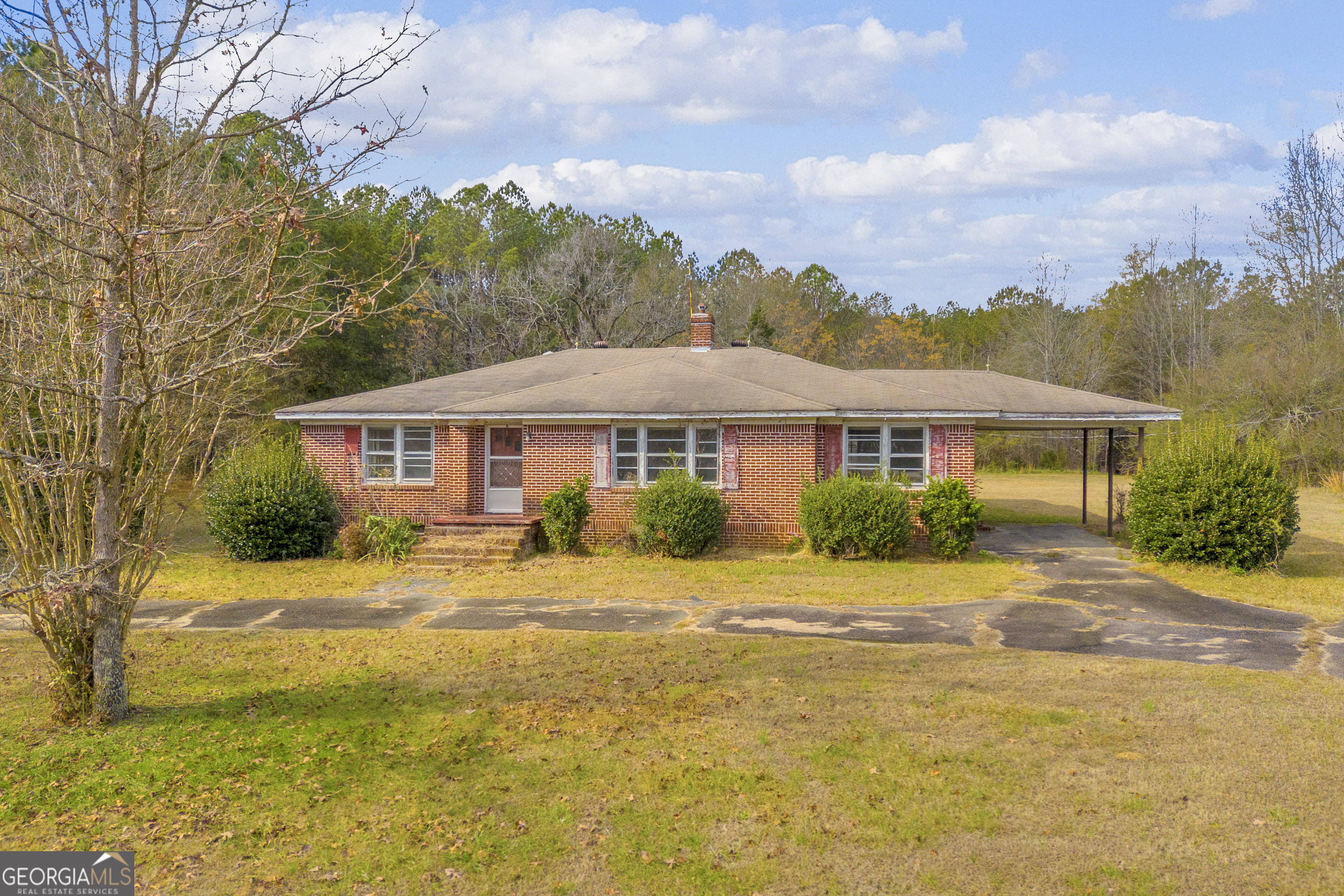 375 Highway 78 Monroe, GA 30656 - Photo 6 of 13 a front view of a house with a yard