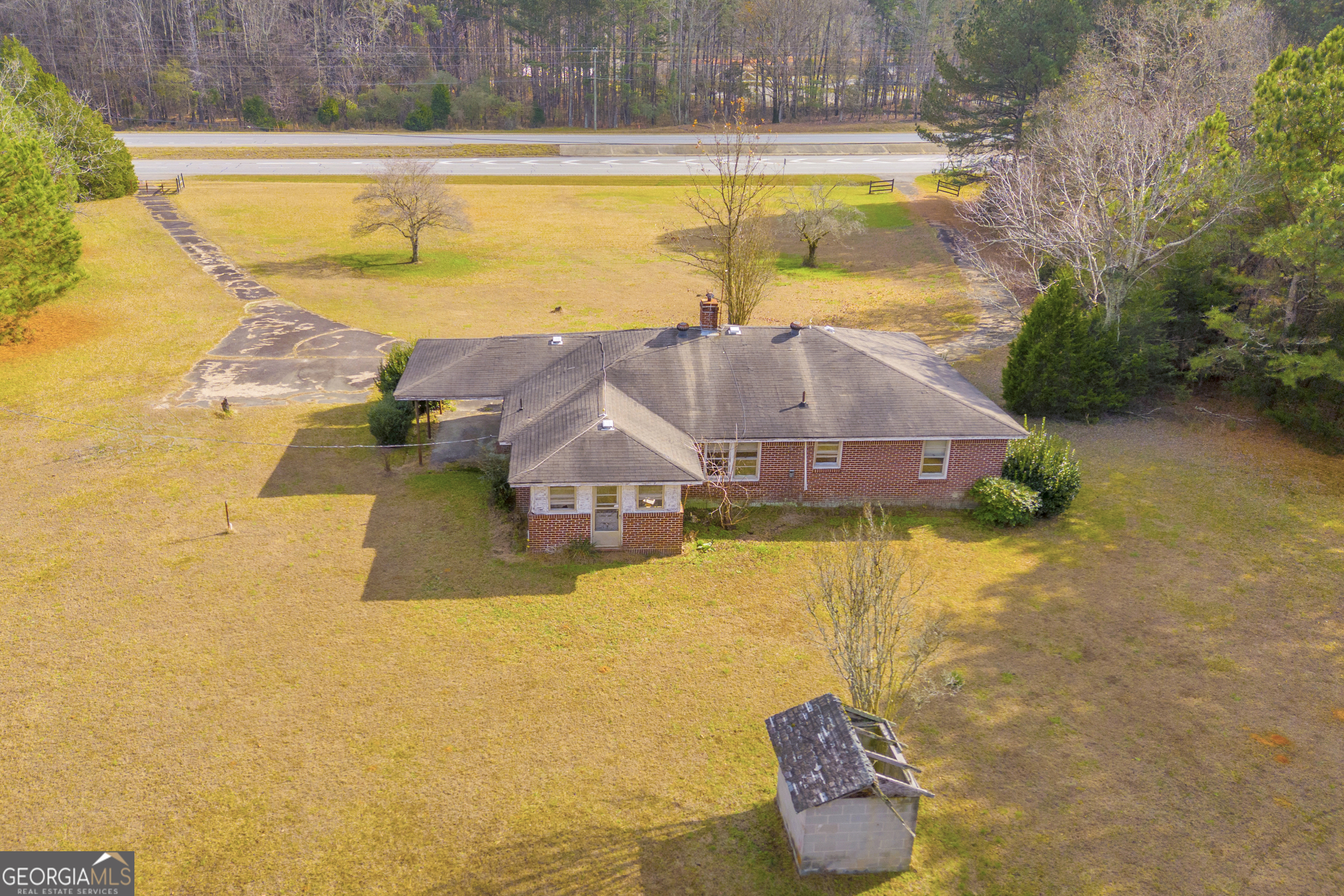 375 Highway 78 Monroe, GA 30656 - Photo 7 of 13 a view of a swimming pool with a yard