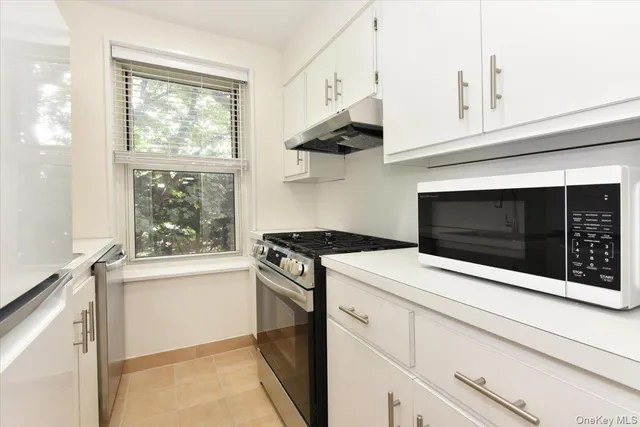 $750,000 | 195 South Middle Neck Road, Unit 2L, Great Neck, NY 11021