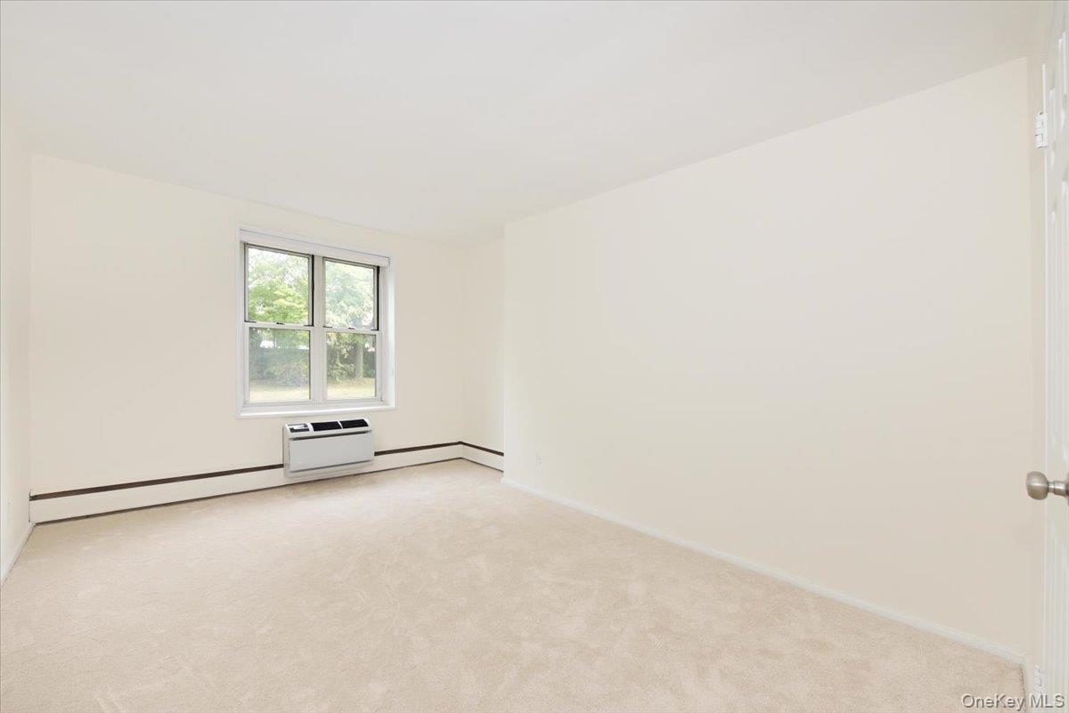 195 South Middle Neck Road, Unit 2L Great Neck, NY 11021 - Photo 17 of 36 an empty room with windows