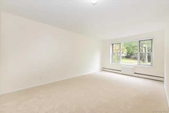 $750,000 | 195 South Middle Neck Road, Unit 2L, Great Neck, NY 11021