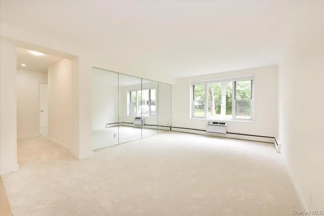 $750,000 | 195 South Middle Neck Road, Unit 2L, Great Neck, NY 11021