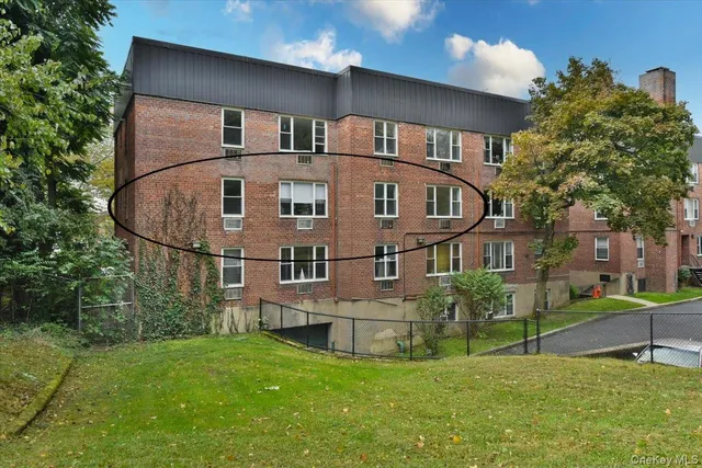 $750,000 | 195 South Middle Neck Road, Unit 2L, Great Neck, NY 11021