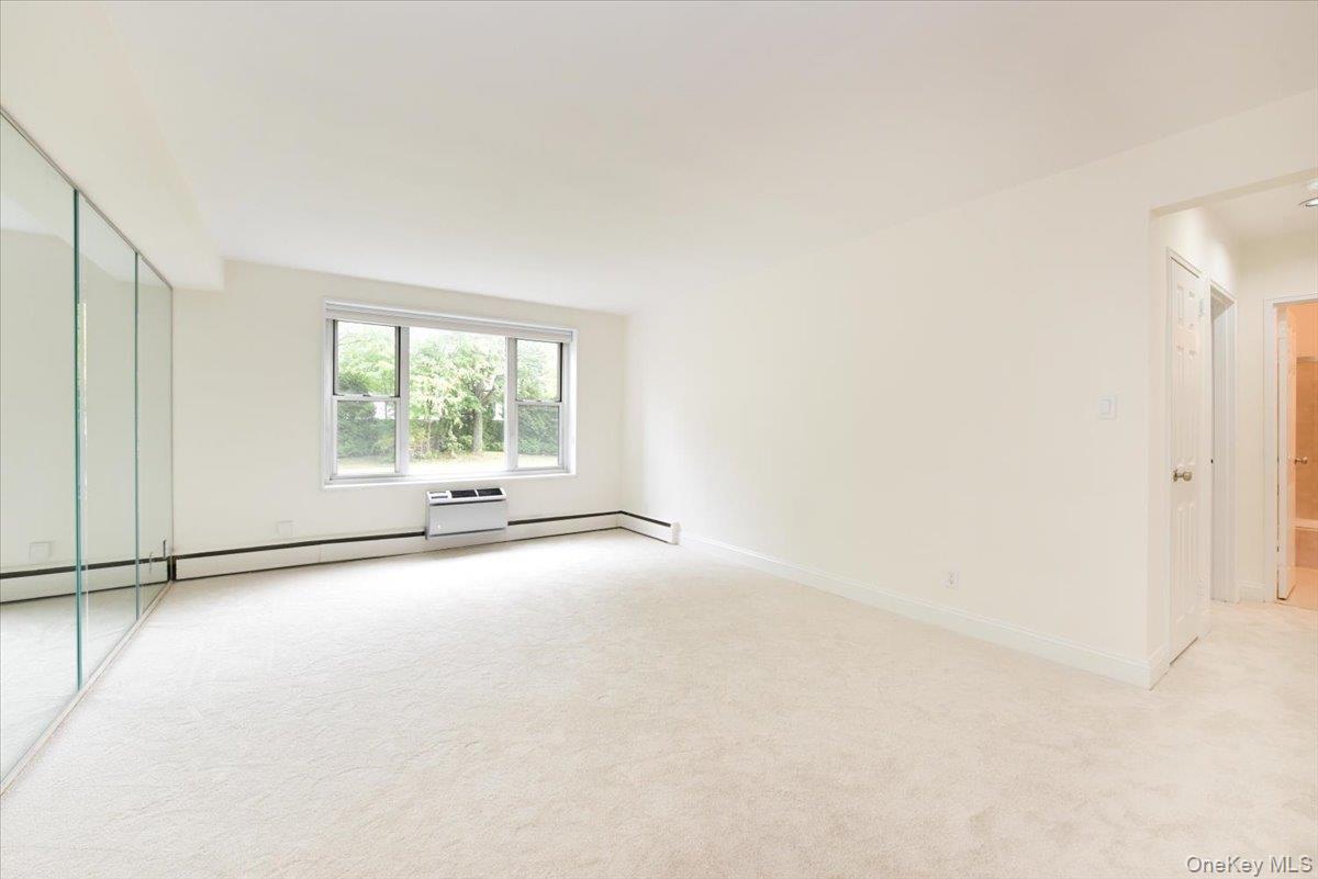 195 South Middle Neck Road, Unit 2L Great Neck, NY 11021 - Photo 3 of 36 an empty room with windows