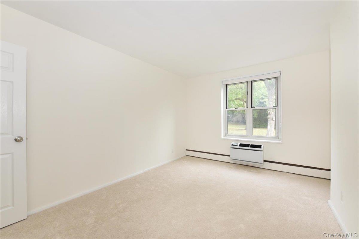 195 South Middle Neck Road, Unit 2L Great Neck, NY 11021 - Photo 9 of 22 Bedroom 2