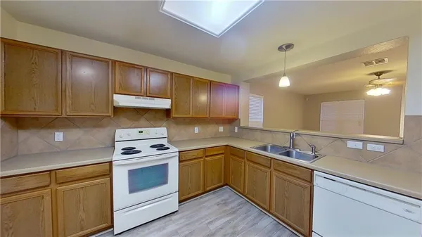 $1,990 | 2118 Nogales Trail, Austin, TX 78744