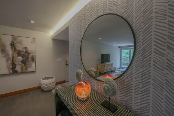 a view of entryway with furniture