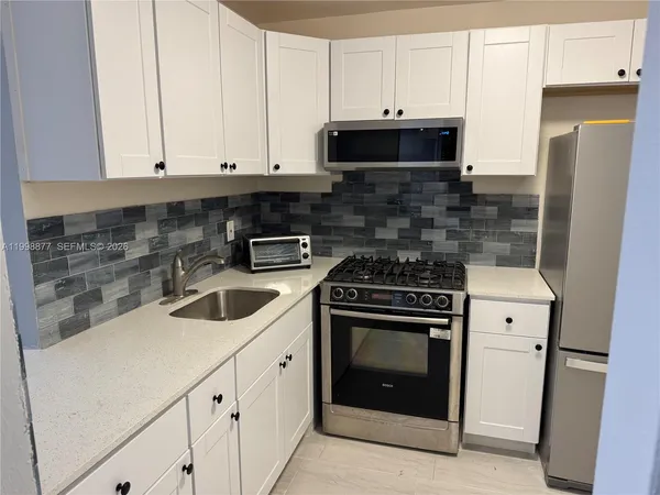 $2,000 | 6720 Arbor Drive, Unit 207, Miramar, FL 33023