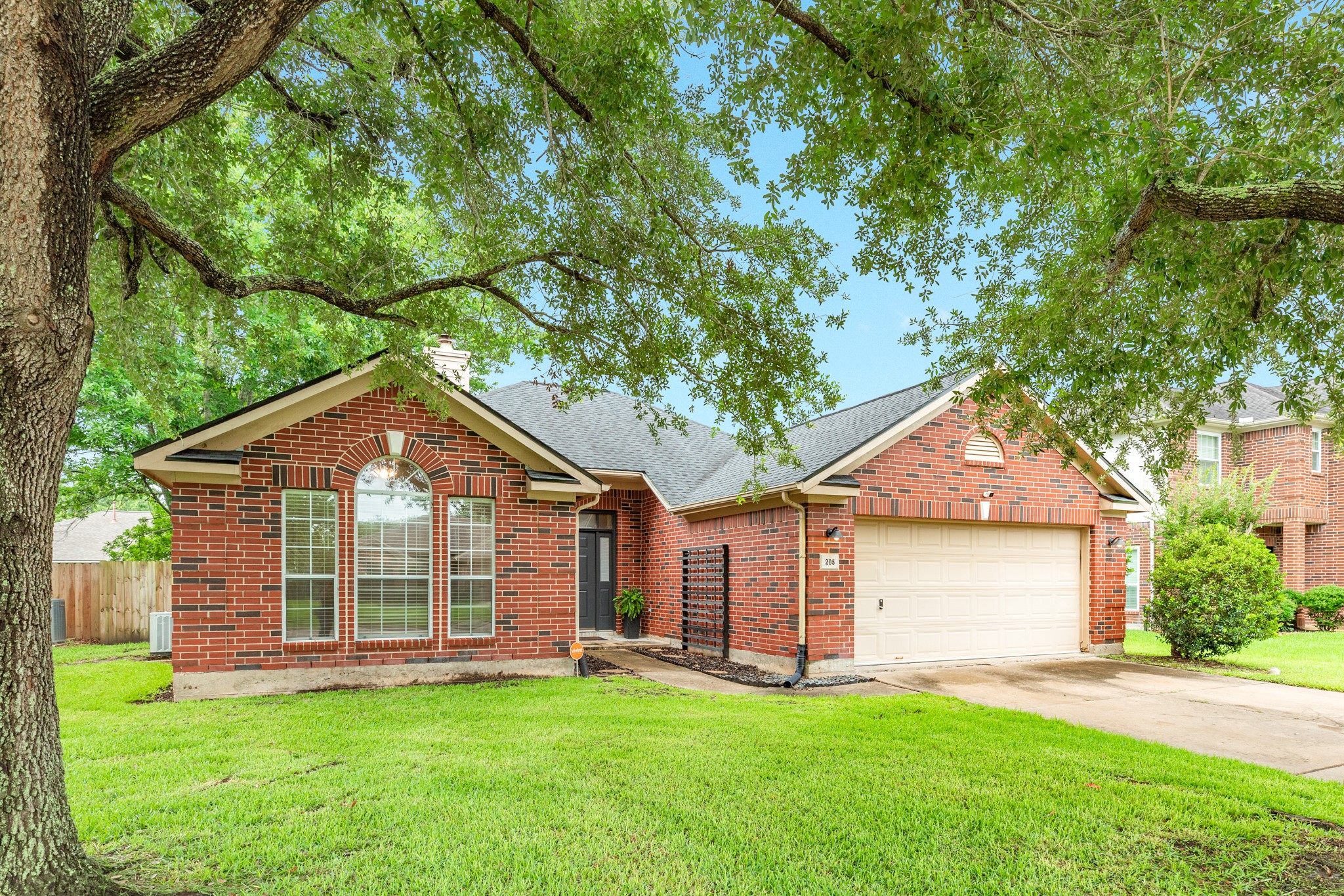 205 Mango Street Lake Jackson, TX 77566 - Photo 2 of 30