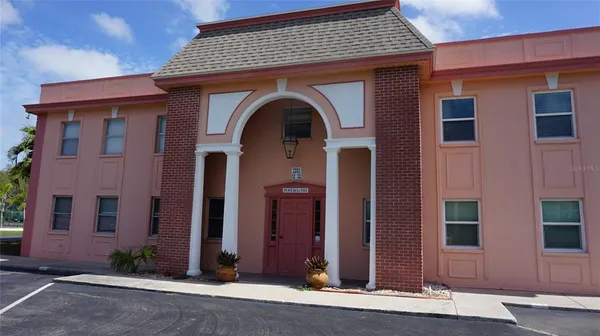$1,450 | 7011 Place De La Paix, Unit 2B, South Pasadena, FL 33707