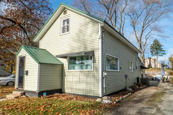 $195,000 | 274 6th Avenue, Manistee, MI 49660