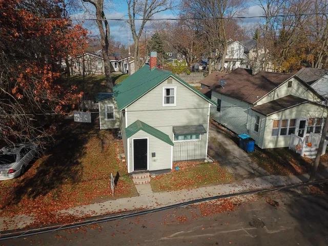 $195,000 | 274 6th Avenue, Manistee, MI 49660