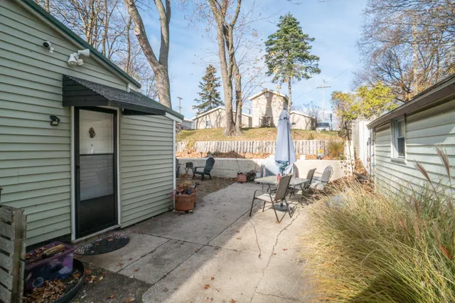 $195,000 | 274 6th Avenue, Manistee, MI 49660