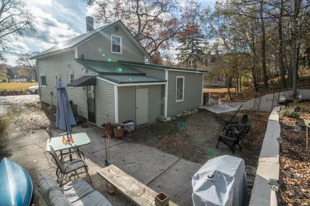 $195,000 | 274 6th Avenue, Manistee, MI 49660