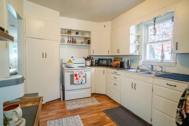 $195,000 | 274 6th Avenue, Manistee, MI 49660