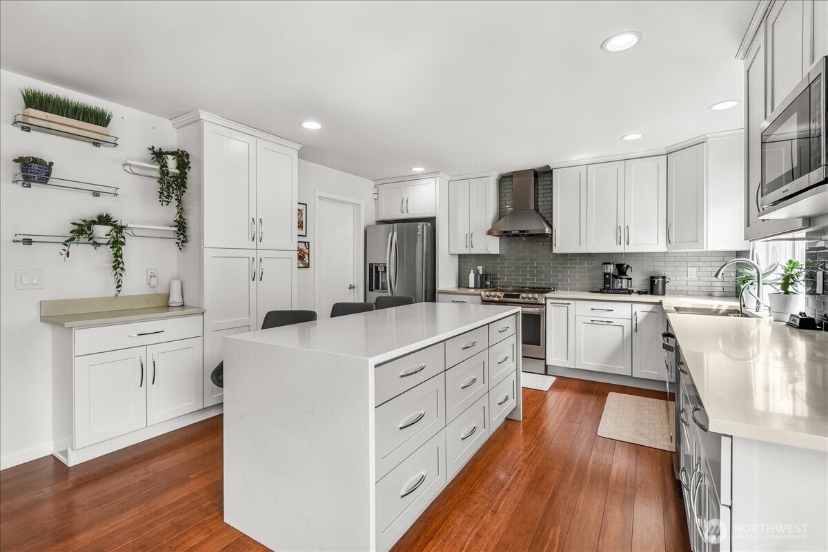266 Camas Avenue Southeast Renton, WA 98056 - Photo 3 of 22 Gallery Image 3