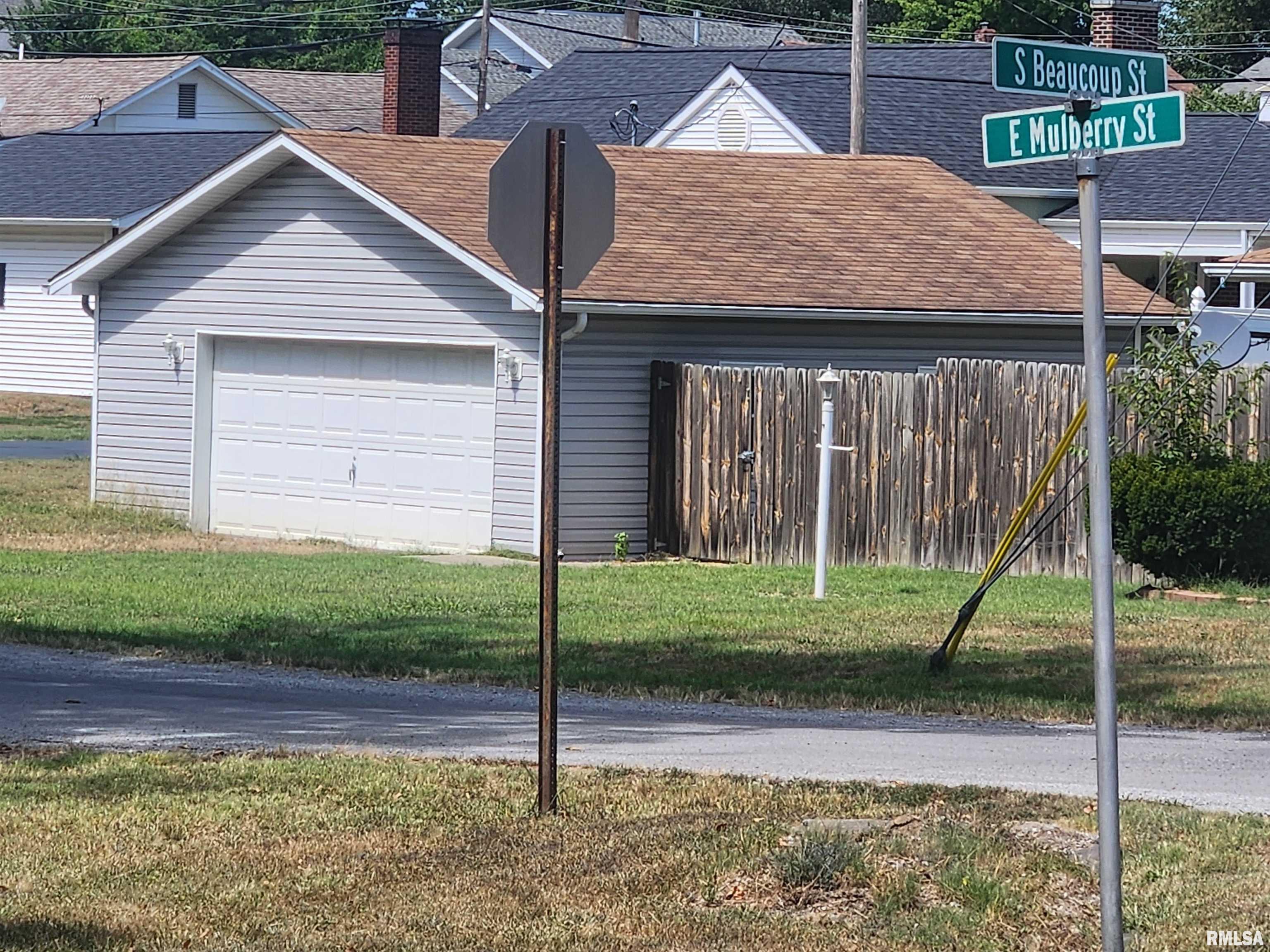 3 South Beaucoup Street Pinckneyville, IL 62274 - Photo 13 of 37