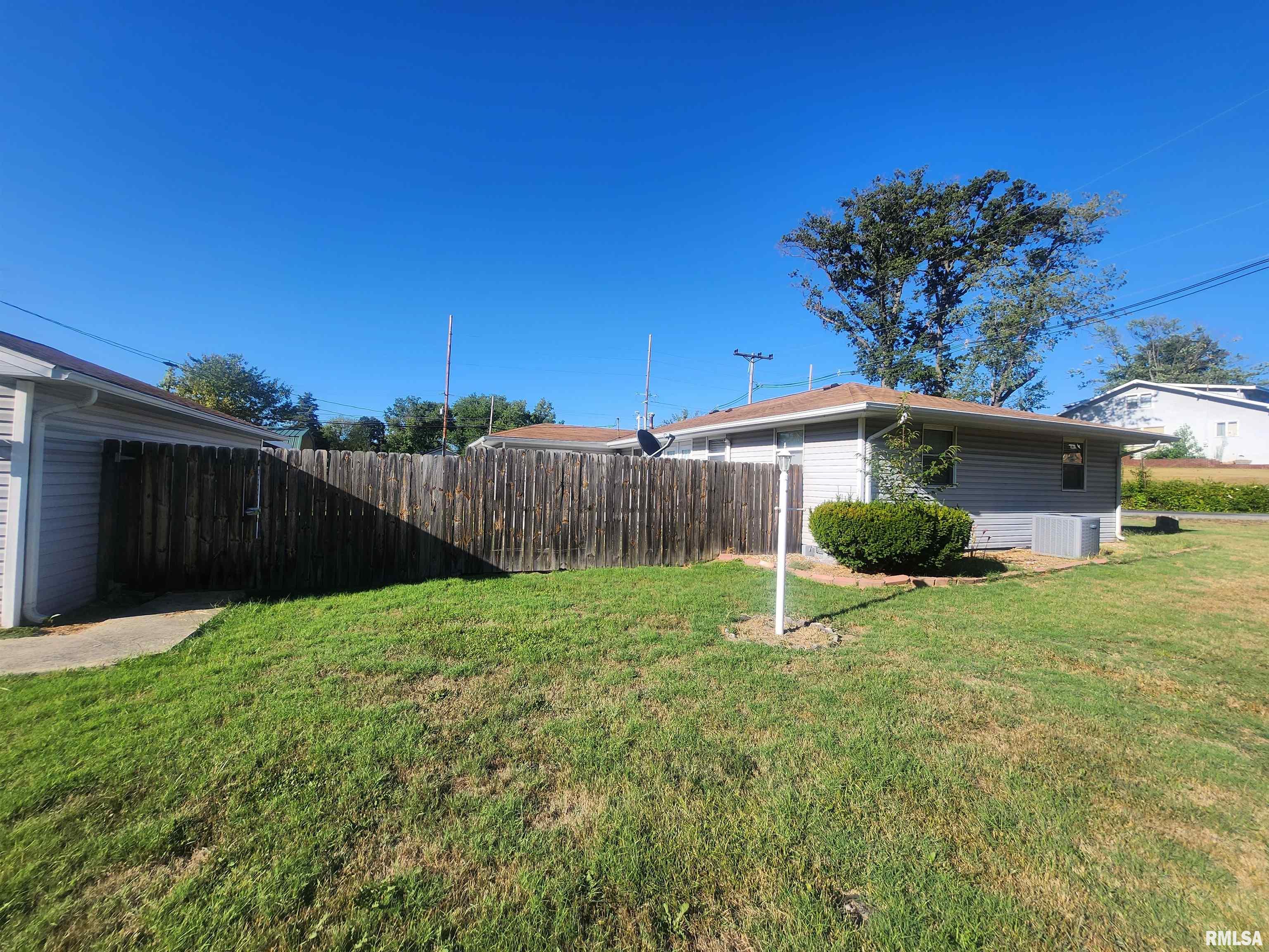 3 South Beaucoup Street Pinckneyville, IL 62274 - Photo 5 of 37