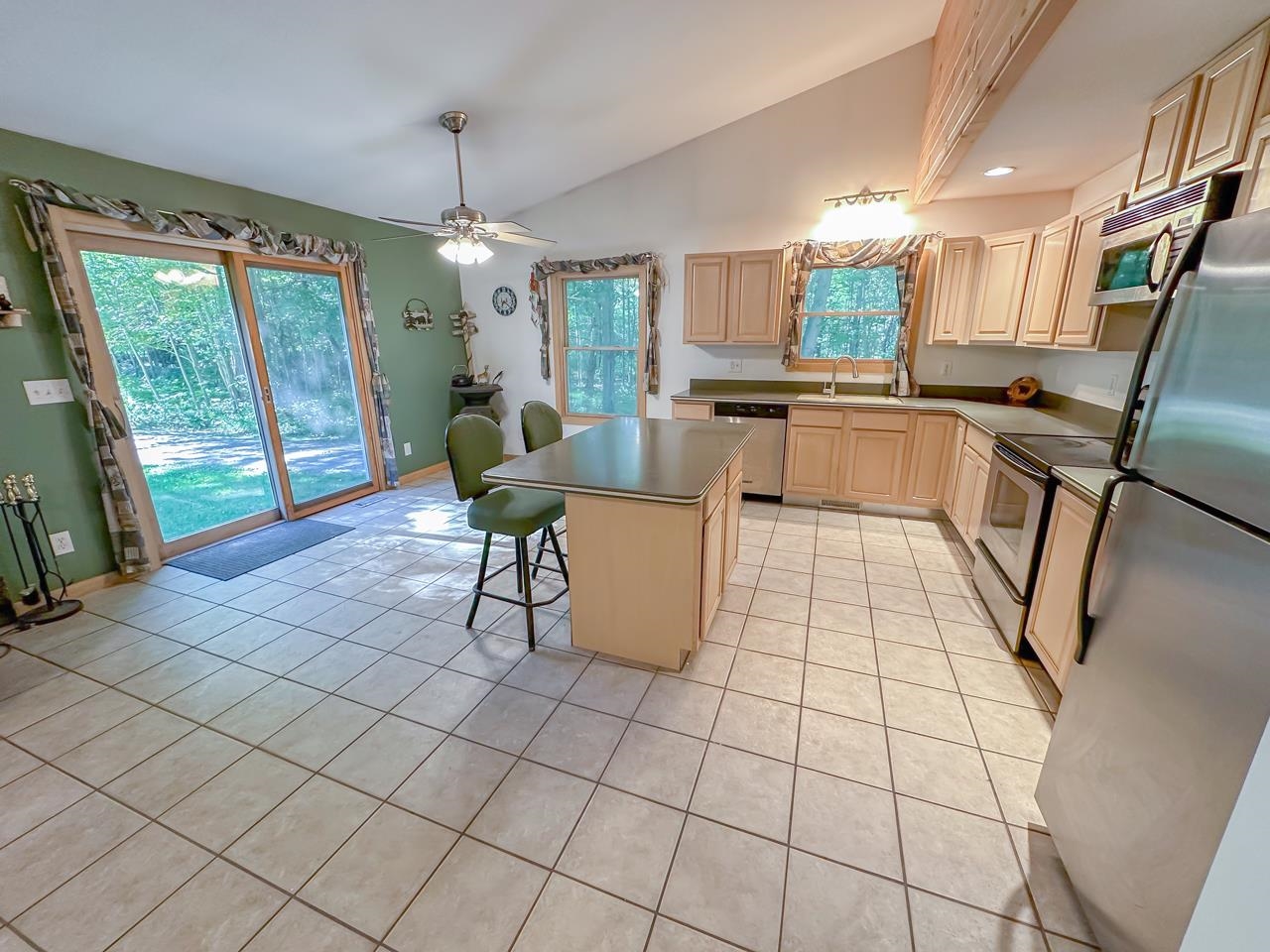 2797 North Castor Road Coleman, MI 48618 - Photo 9 of 31 1923458-8009141c-0223-4525-b019-5ddec2cc685e.JPG