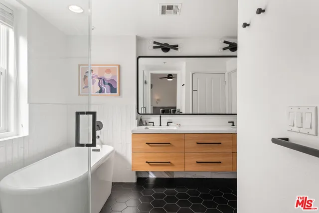 $6,100 | 6020 South Seabluff Drive, Unit 131, Playa Vista, CA 90094