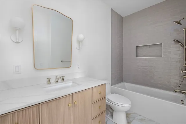 $1,949,000 | 4 Lookout Lane, Unit 1, Portsmouth, RI 02871