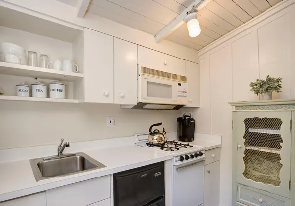 $3,000 | 3934 Camino Real, Carmel, CA 93923