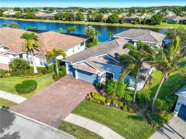 an aerial view of a house with outdoor space and lake view