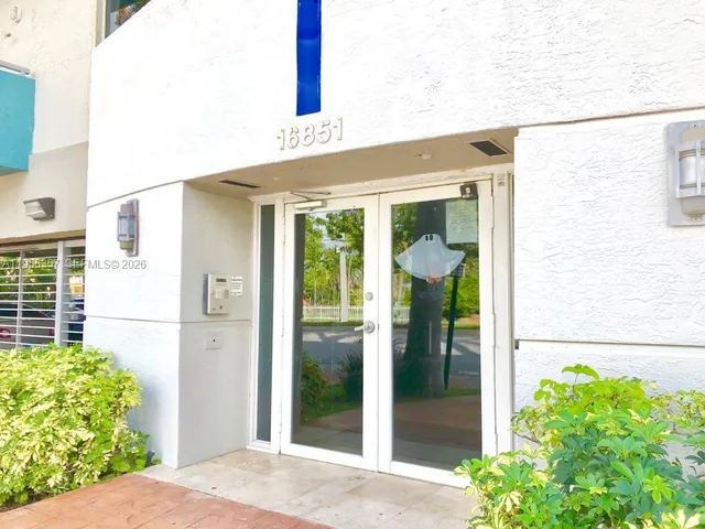 a view of a entryway of the house