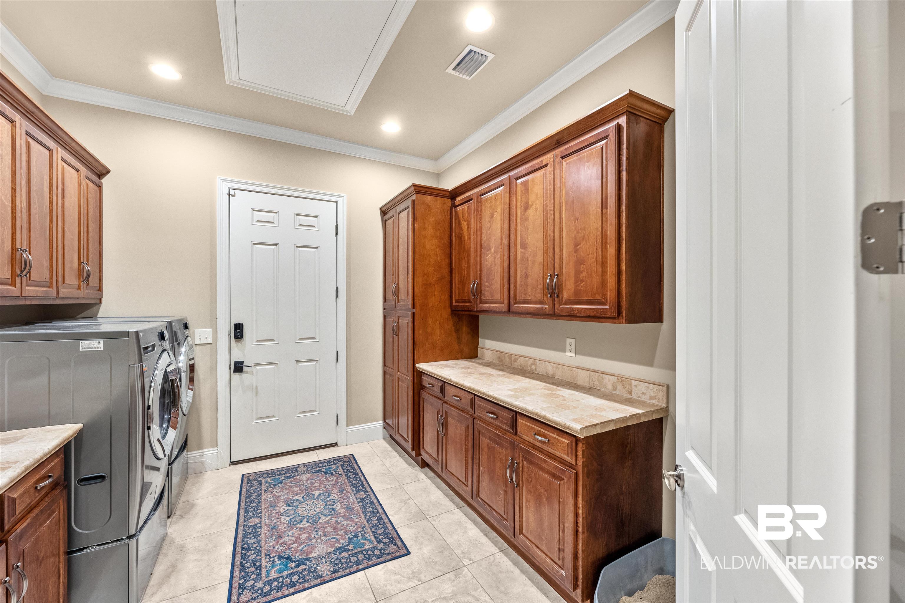 682 Deer Avenue Daphne, AL 36526 - Photo 25 of 32 Laundry
