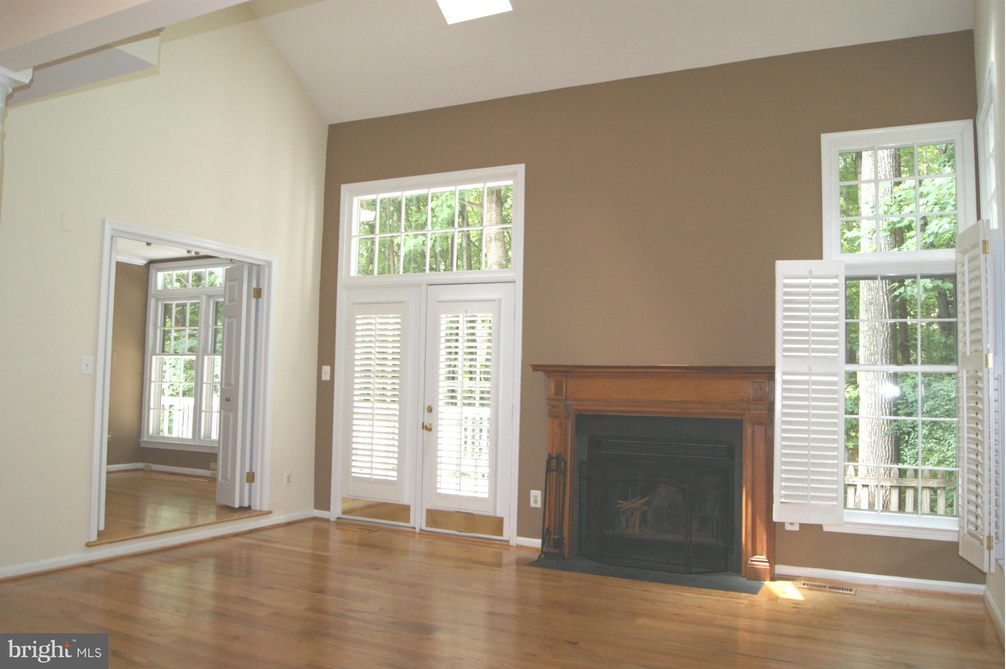 11616 Springhouse Place Reston, VA 20194 - Photo 6 of 26 Living Room