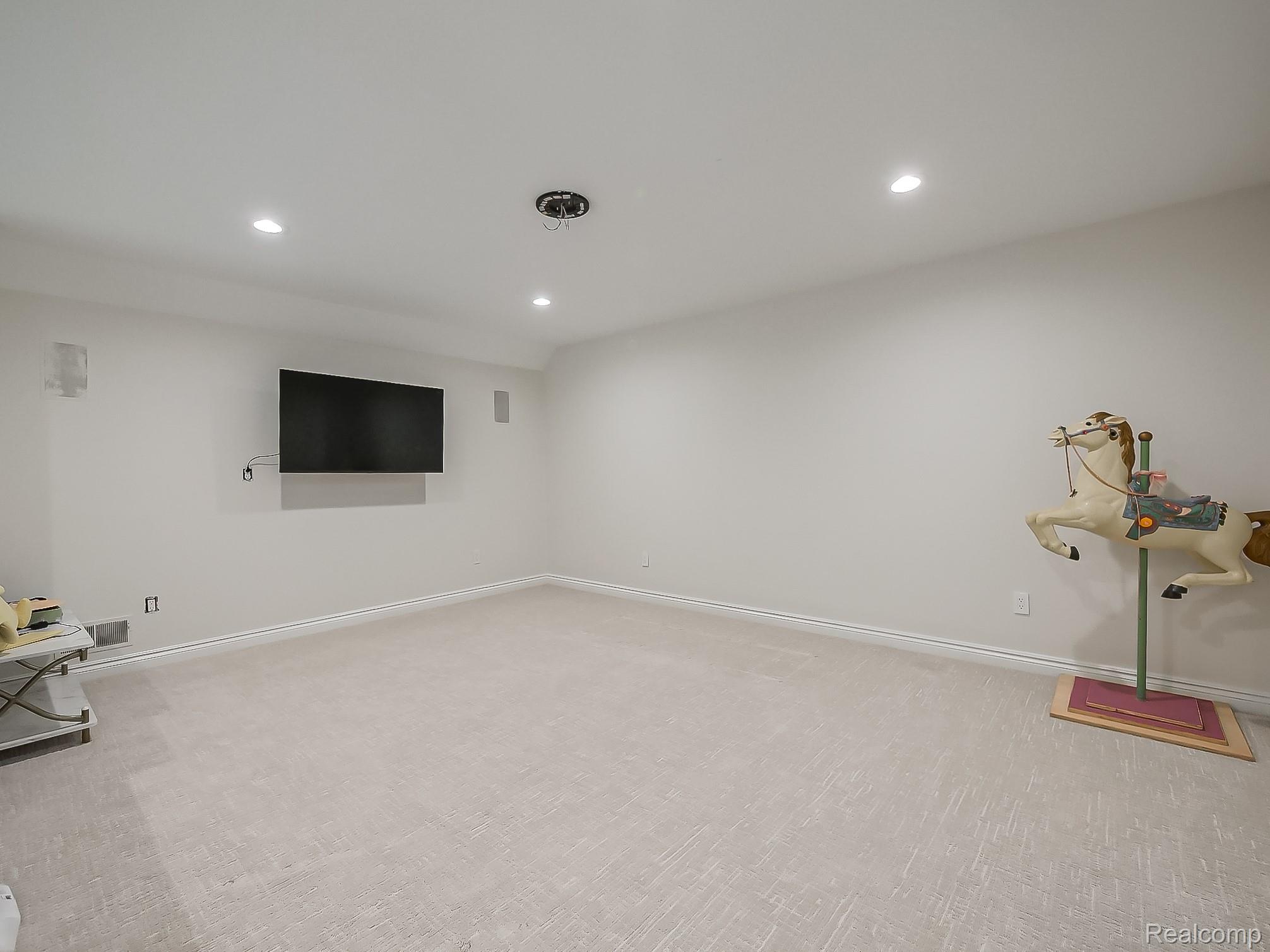 3586 Walnut Brook Drive Rochester, MI 48309 - Photo 32 of 59 Walnut Brook-39.jpg