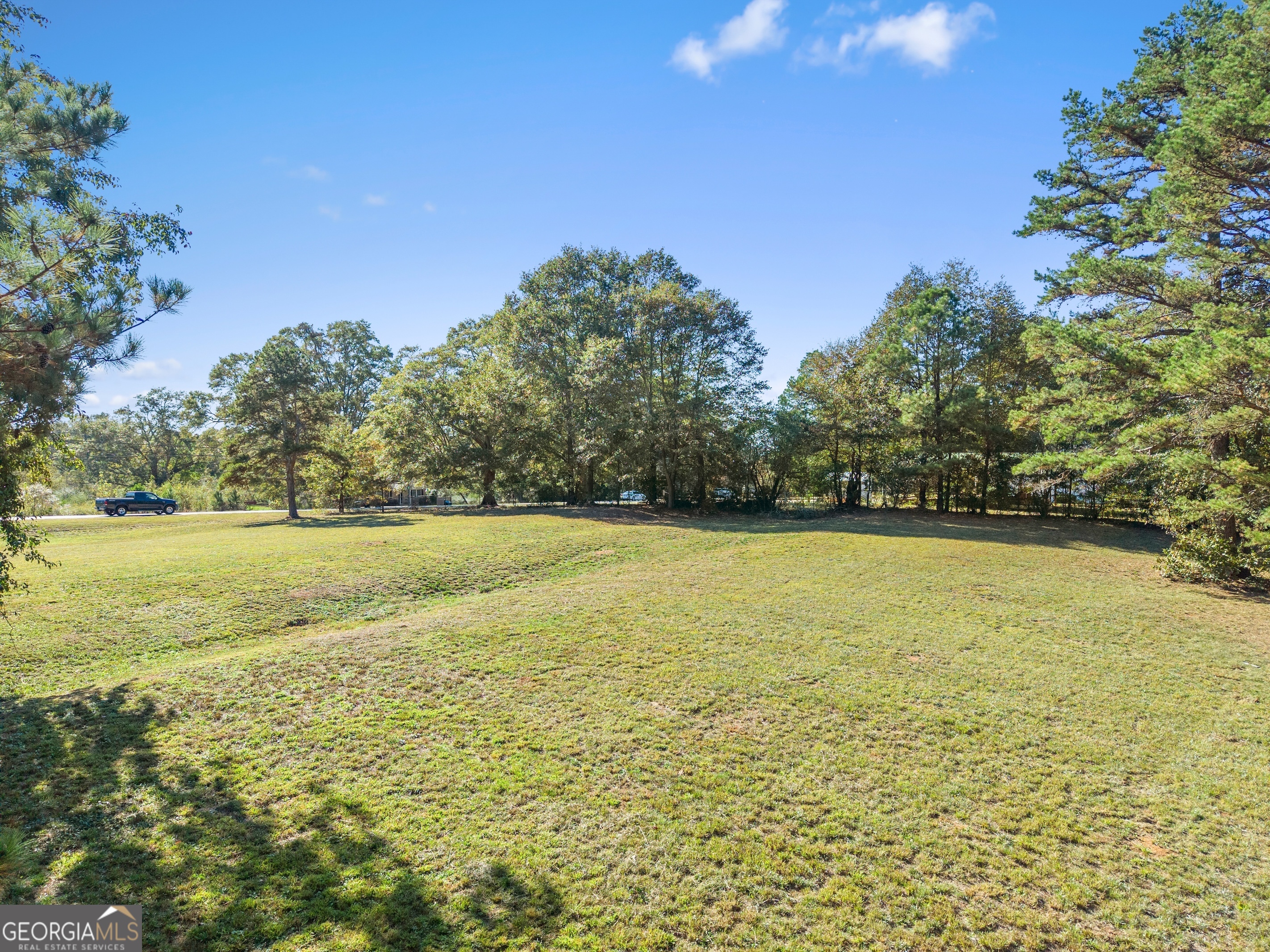 5830 Maysville Road Commerce, GA 30529 - Photo 5 of 12 a view of an ocean and trees