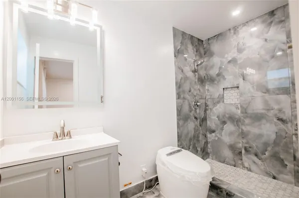 $245,000 | 300 South Luna Court, Unit 2, Hollywood, FL 33021