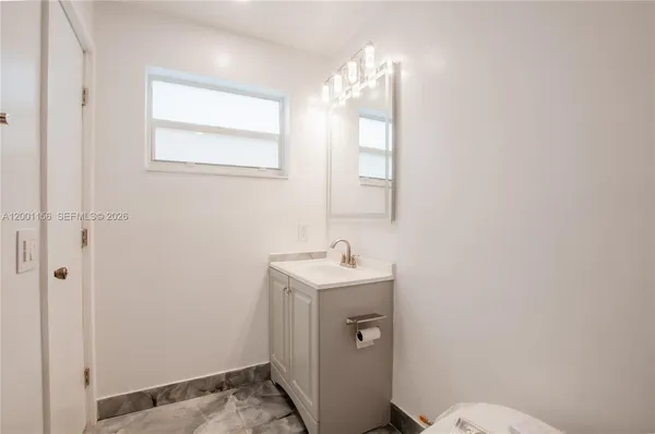 $245,000 | 300 South Luna Court, Unit 2, Hollywood, FL 33021