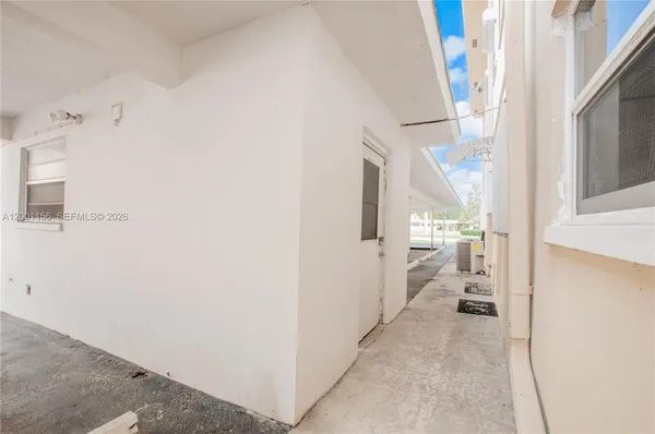 $245,000 | 300 South Luna Court, Unit 2, Hollywood, FL 33021