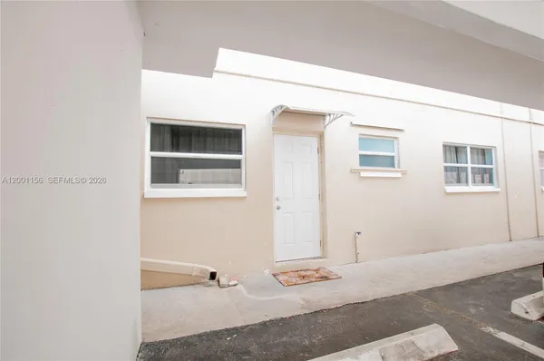 $245,000 | 300 South Luna Court, Unit 2, Hollywood, FL 33021