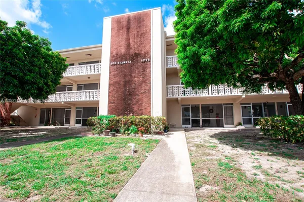 $245,000 | 300 South Luna Court, Unit 2, Hollywood, FL 33021