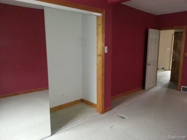 135 Oak Street River Rouge, MI 48218 - Photo 7 of 12 BEDROOM 1 (640x480) (2).jpg