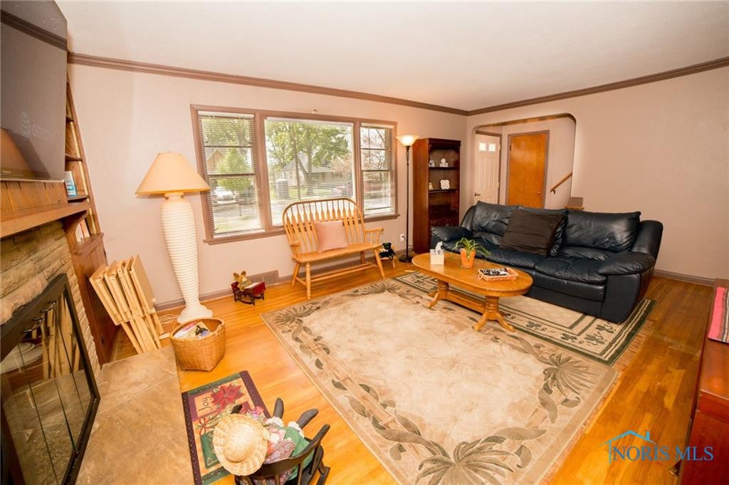 1122 Craig Road Maumee, OH 43537 - Photo 7 of 34 Living/Great Room