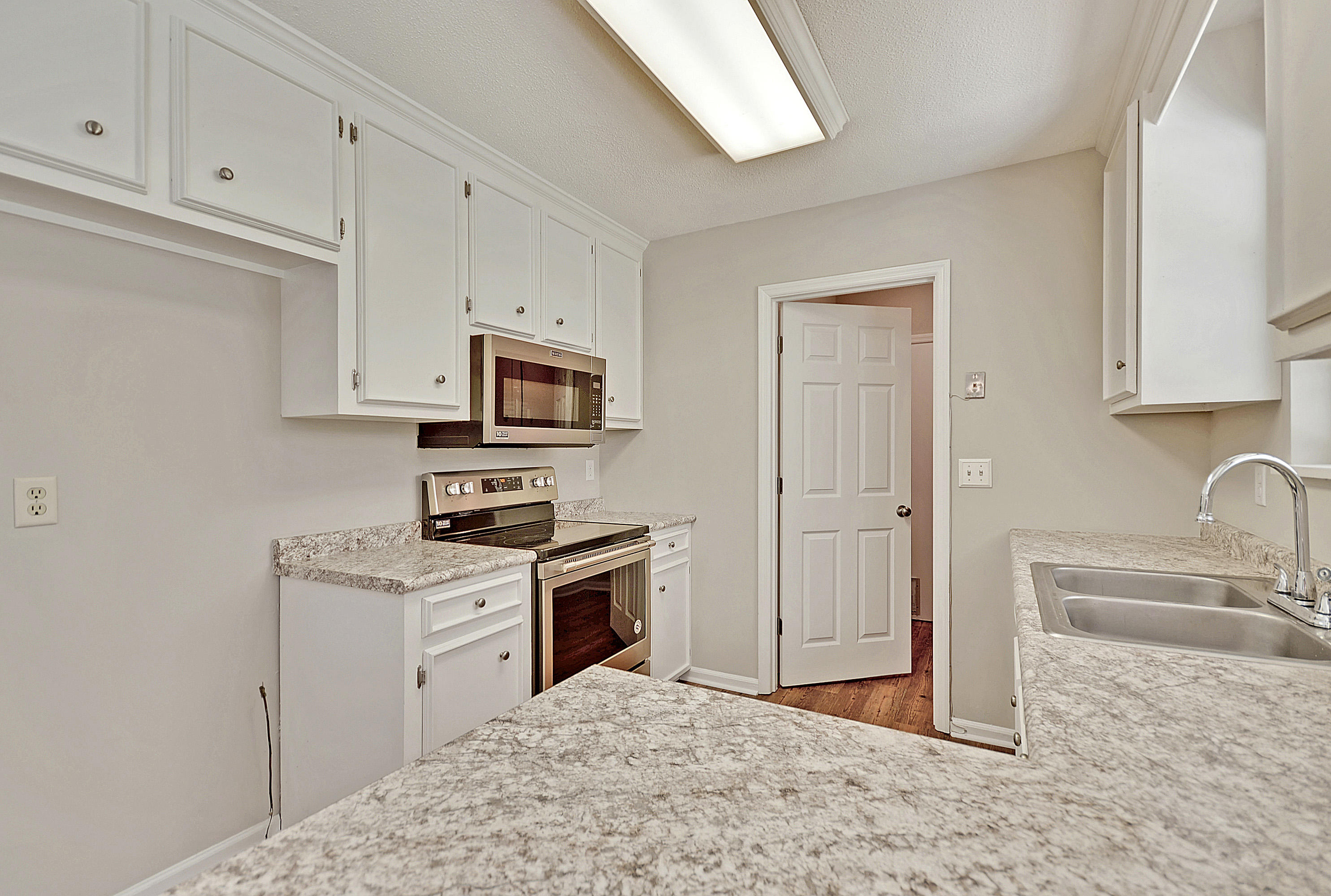 237 Foxborough Road Goose Creek, SC 29445 - Photo 14 of 32 Kitchen