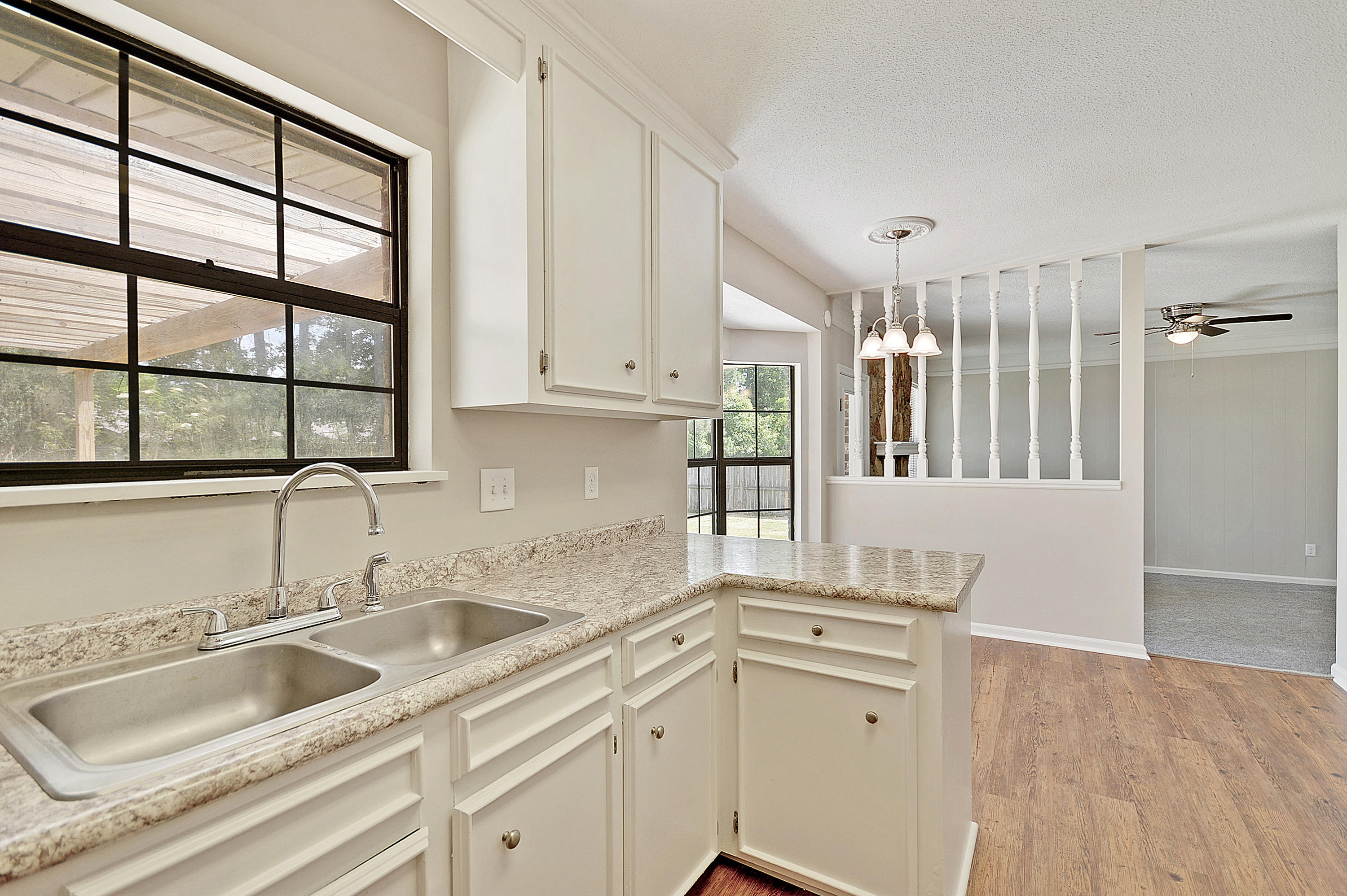 237 Foxborough Road Goose Creek, SC 29445 - Photo 15 of 32 Eat-in-Kitchen