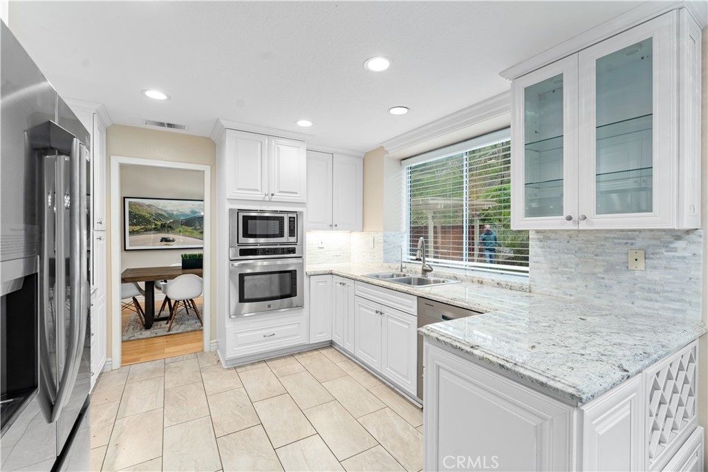 1535 San Almada Road Corona, CA 92882 - Photo 5 of 42