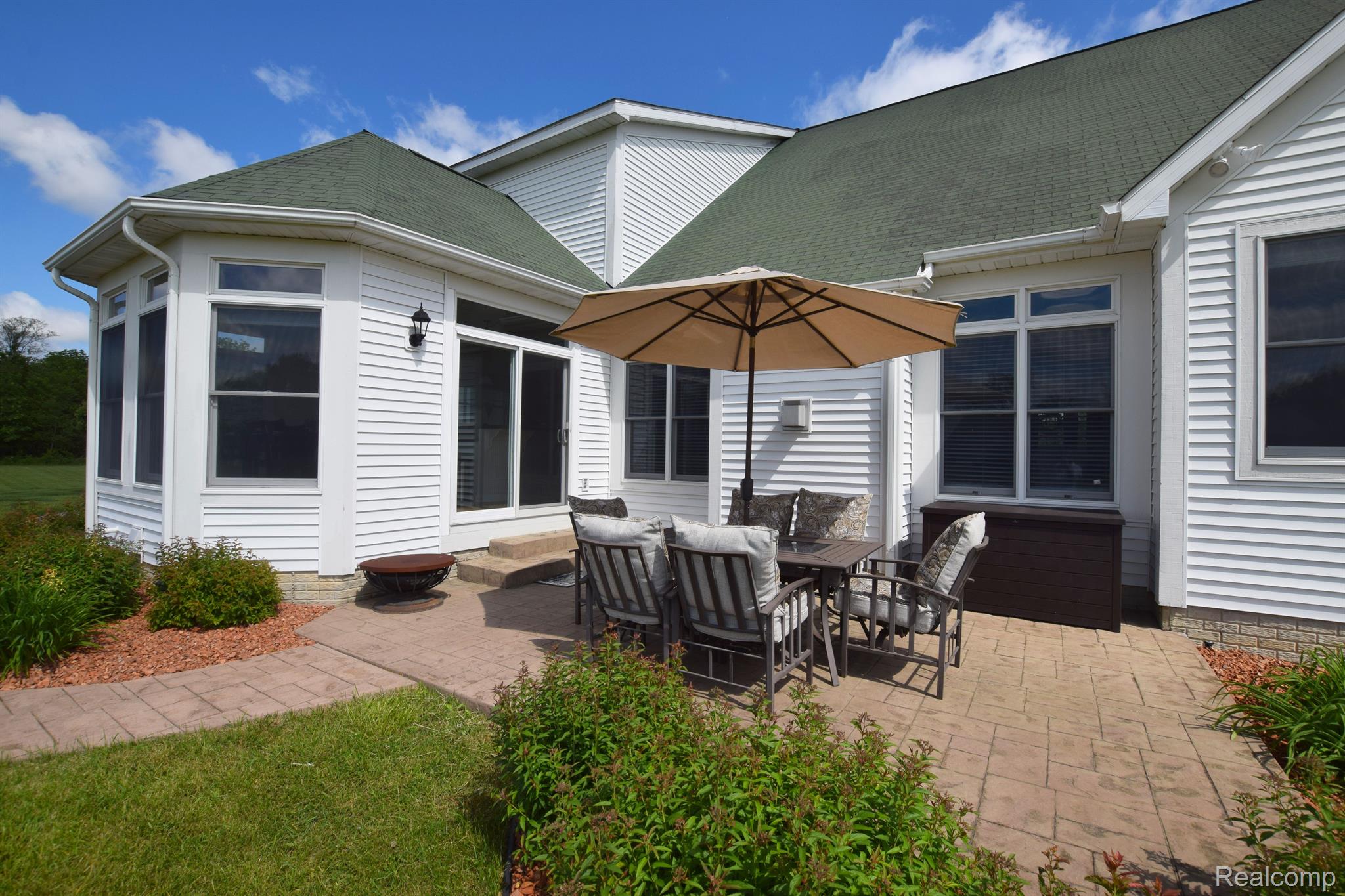1417 Reid Road Flint, MI 48507 - Photo 29 of 39 Patio