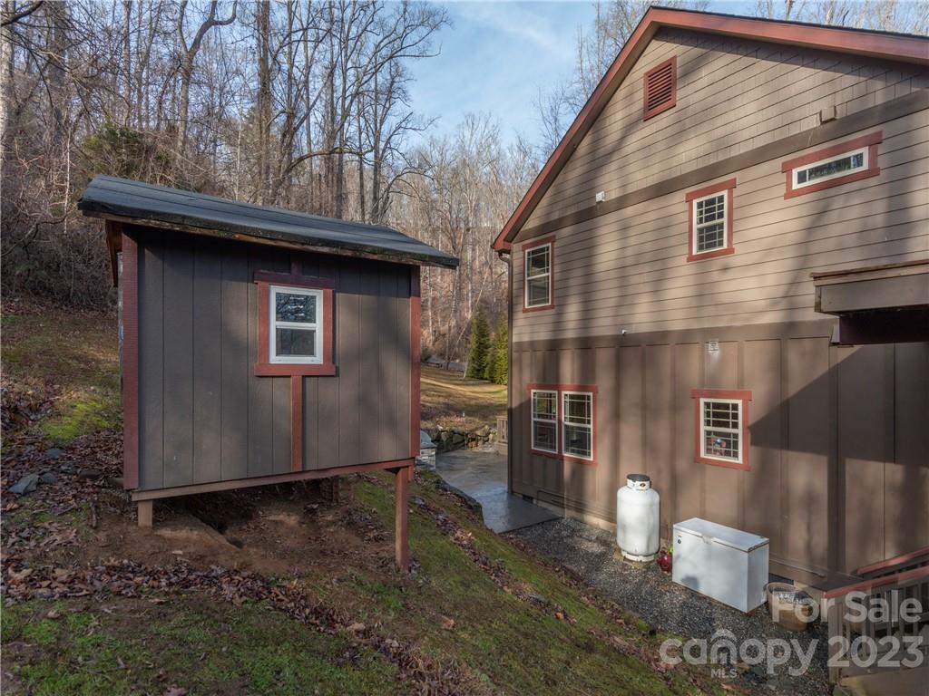 175 Red Oak Road Marshall, NC 28753 - Photo 27 of 34 a view of backyard of the house