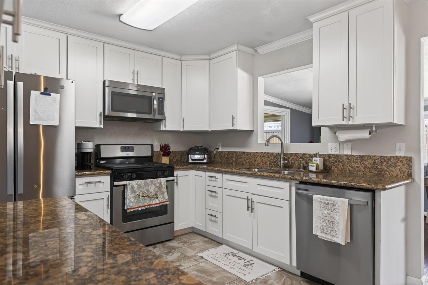 4913 Ruger Court Sacramento, CA 95842 - Photo 8 of 36