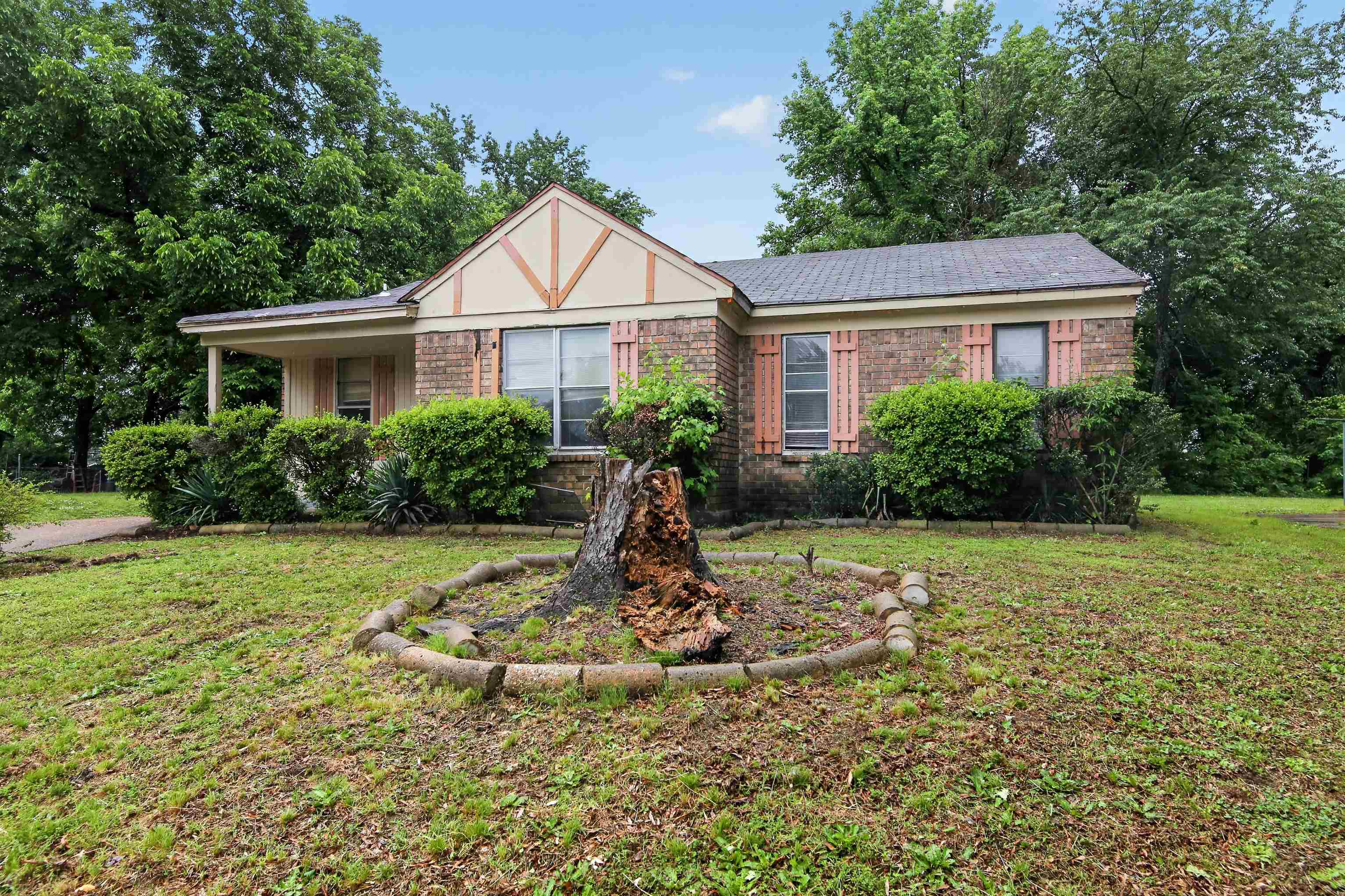 3451 Birdsong Ferry Road Memphis, TN 38118 - Photo 6 of 27 Brick facade residence featuring a covered front porch, decorative shutters, and mature landscaping