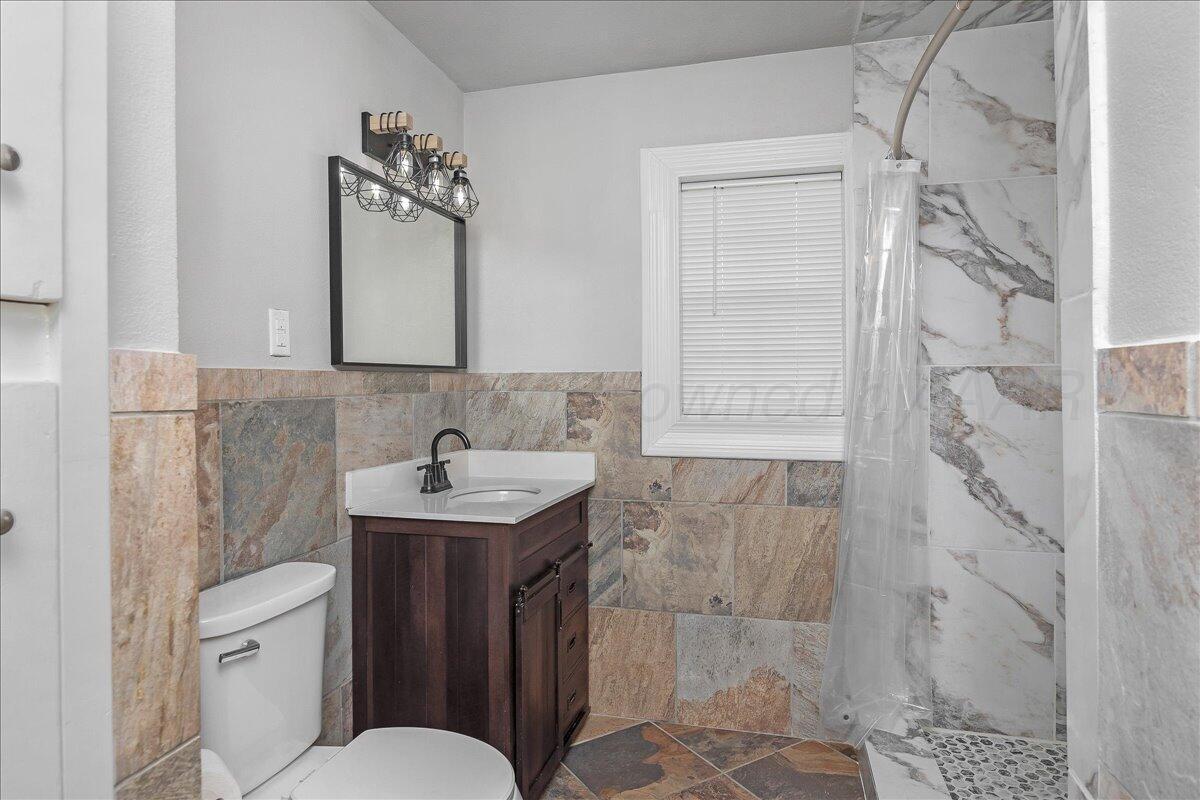 111 South Western Street Amarillo, TX 79106 - Photo 13 of 19 13-Bathroom